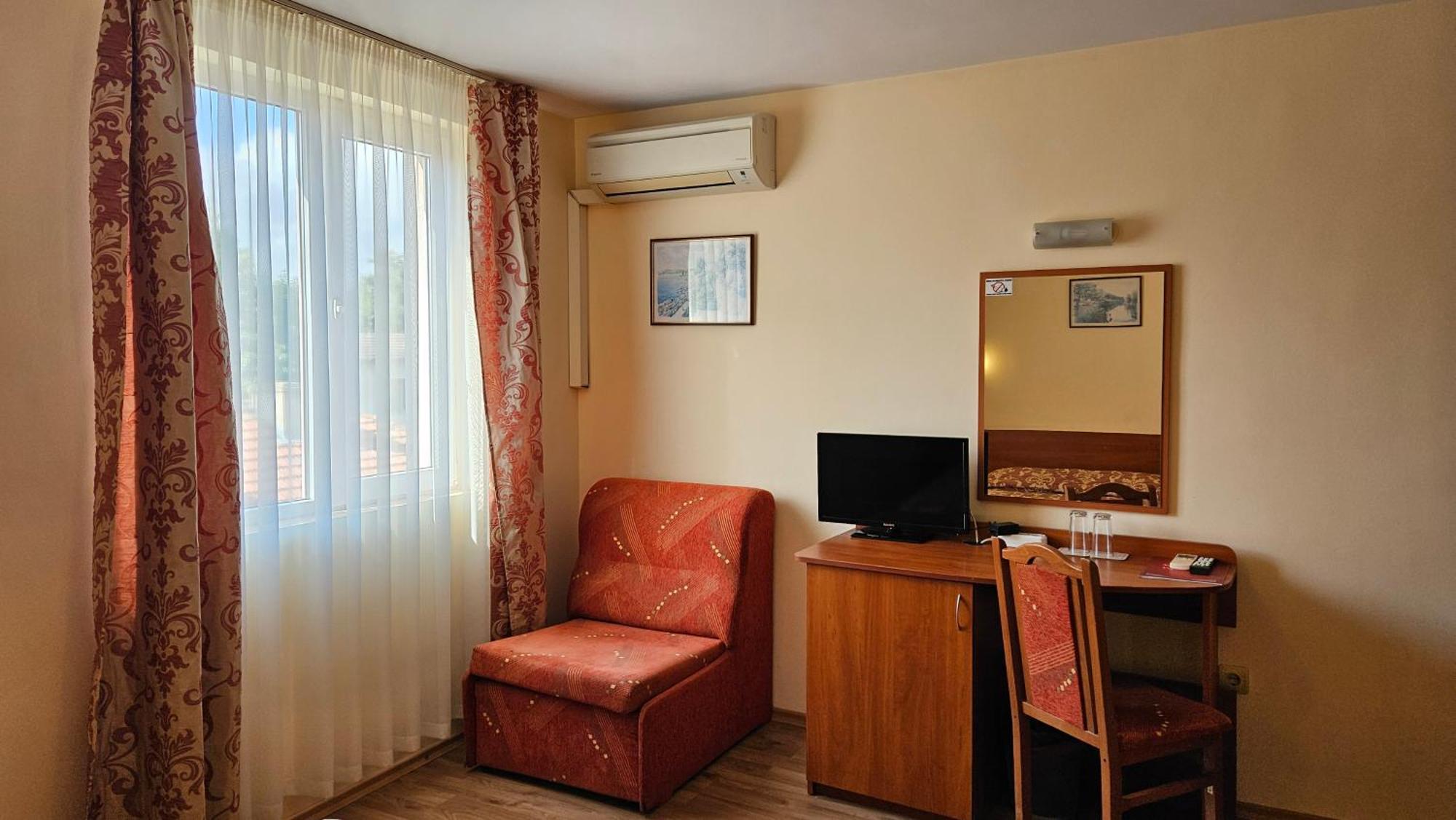 Caprice Family Hotel Varna Exterior foto